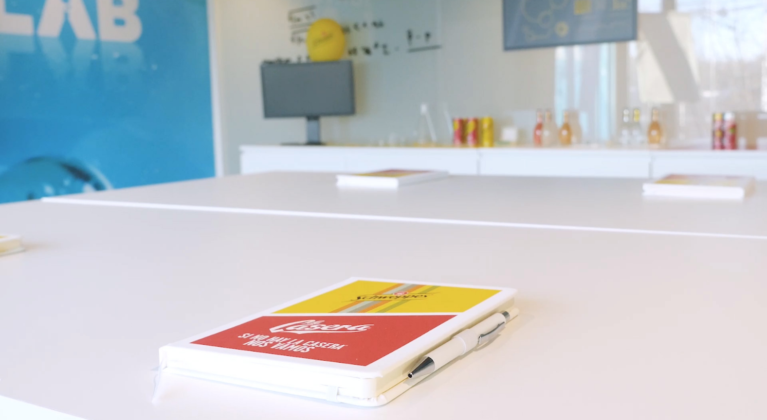 Suntory Lab cuaderno
